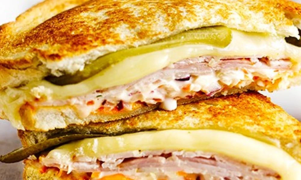 “Καμπάνα” σε πέντε μαθητές 1.250 ευρώ για ένα σάντουιτς σε παγκάκι